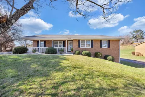 1440 W Ruritan Rd, Roanoke, VA 24012