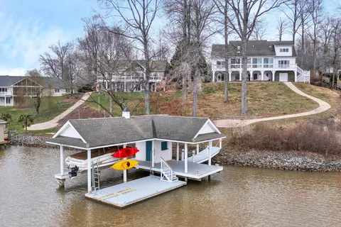 2143 Old Salem School Rd, Union Hall, VA 24176