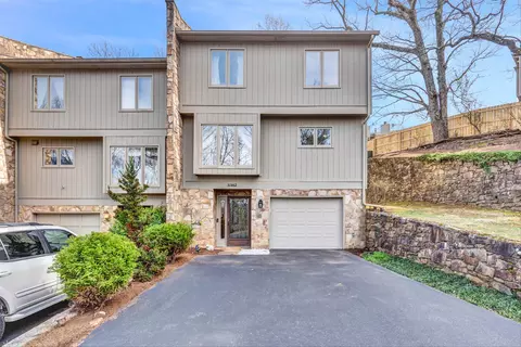3382 Londonderry Ln, Roanoke, VA 24018
