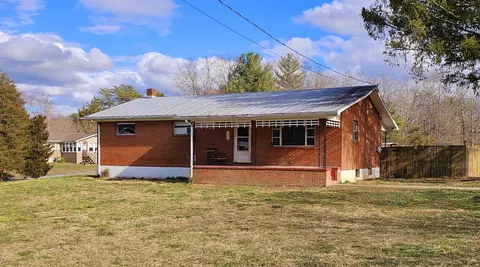 358 Court St, New Castle, VA 24127