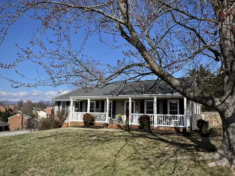 655 Joan Cir, Salem, VA 24153