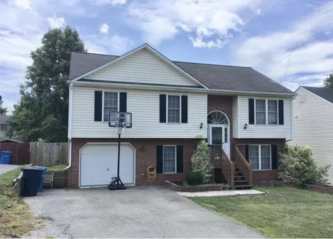 4723 Meadow Crossing Ln NE, Roanoke, VA 24019