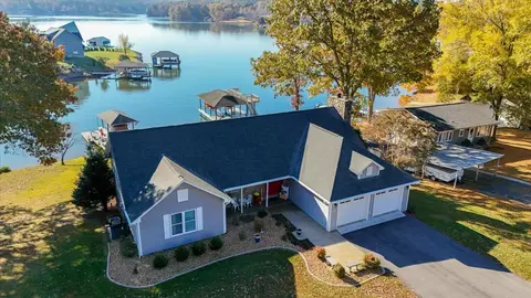 201 Twin Oaks Rd, Wirtz, VA 24184