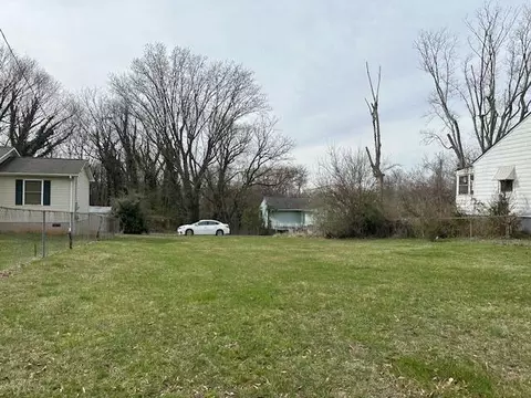 102 Barton St S, Martinsville, VA 24112