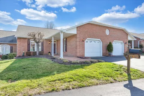 2623 Feather Garden Cir, Vinton, VA 24179