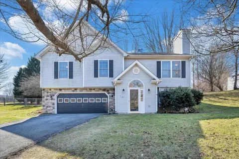 5181 Crumpacker Dr, Roanoke, VA 24019