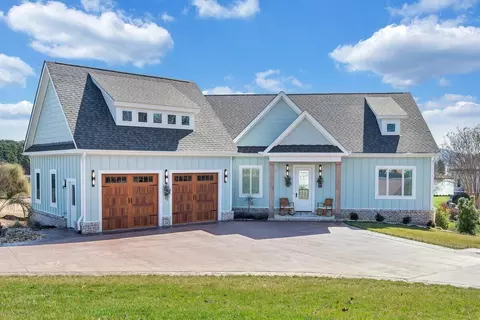 872 Park Way Ave, Moneta, VA 24121