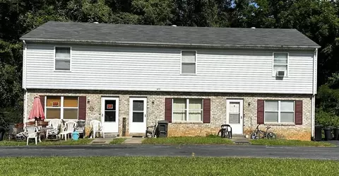 809 Royal Dr, Martinsville, VA 24112