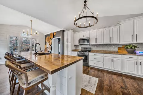 Kitchen - 125 Windtree Ct, Moneta, VA 24121 photo 3 of 13