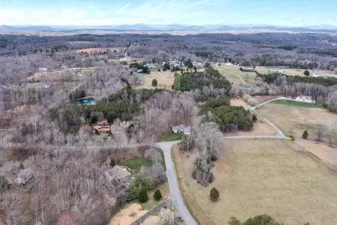 View/Area - 125 Windtree Ct, Moneta, VA 24121 photo 11 of 15