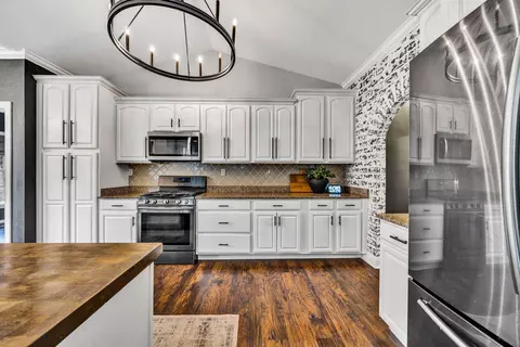 Kitchen - 125 Windtree Ct, Moneta, VA 24121 photo 4 of 13