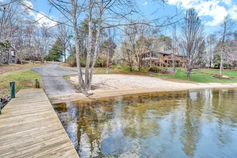 View/Area - 125 Windtree Ct, Moneta, VA 24121 photo 14 of 15