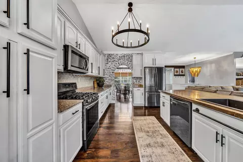 Kitchen - 125 Windtree Ct, Moneta, VA 24121 photo 6 of 13