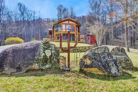 2758 Villamont Rd, Blue Ridge, VA 24064