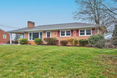 728 Landfair Dr, Vinton, VA 24179