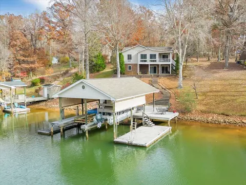 160 Sunny Cove Dr, Moneta, VA 24121
