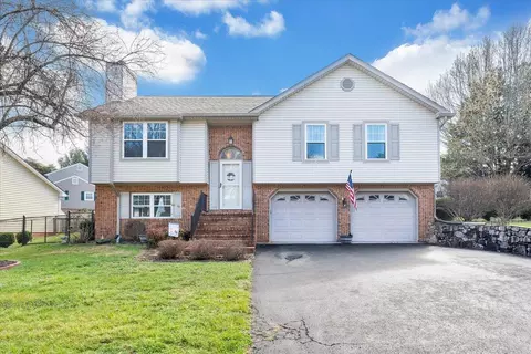 972 Barrens Village Ln, Roanoke, VA 24019