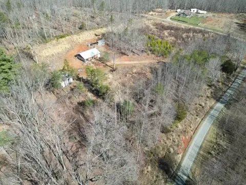 260 Hopkins Valley Ln, Rocky Mount, VA 24151