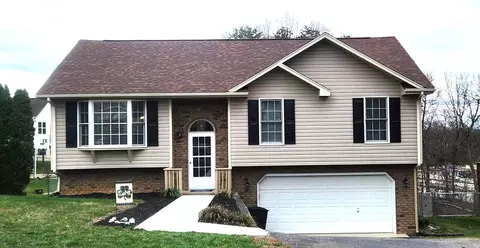 5010 Nicholas Hill Ln, Roanoke, VA 24019
