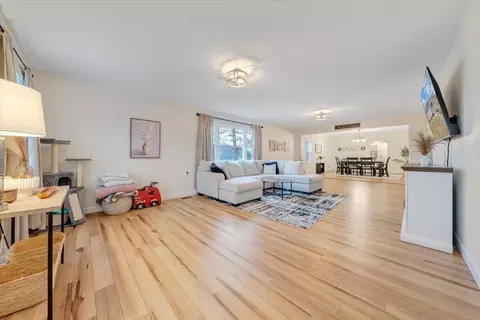 Living - 20583 Botetourt Rd, Eagle Rock, VA 24085 photo 2 of 4