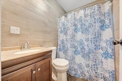 Bath - 20583 Botetourt Rd, Eagle Rock, VA 24085 photo 3 of 3