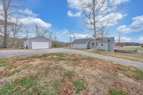 Exterior - 20583 Botetourt Rd, Eagle Rock, VA 24085 photo 8 of 9