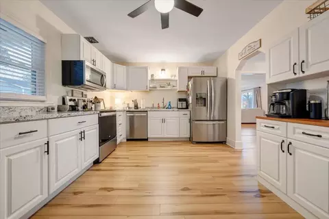 Kitchen - 20583 Botetourt Rd, Eagle Rock, VA 24085 photo 2 of 2