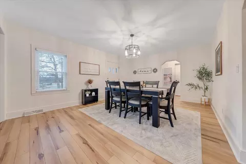 Dining - 20583 Botetourt Rd, Eagle Rock, VA 24085 photo 4 of 5