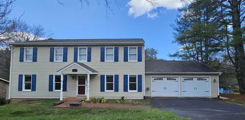 4726 Hickory Hill Dr, Roanoke, VA 24018
