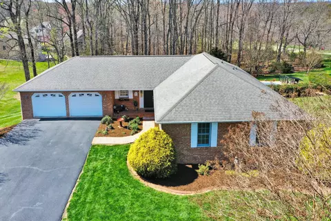 465 Back Nine Dr, Moneta, VA 24121
