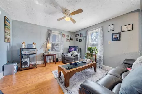 Living - 318 Maddock Ave NE, Roanoke, VA 24012 photo 3 of 3