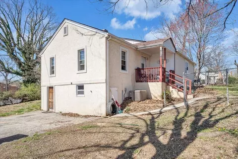 Exterior - 318 Maddock Ave NE, Roanoke, VA 24012 photo 2 of 5