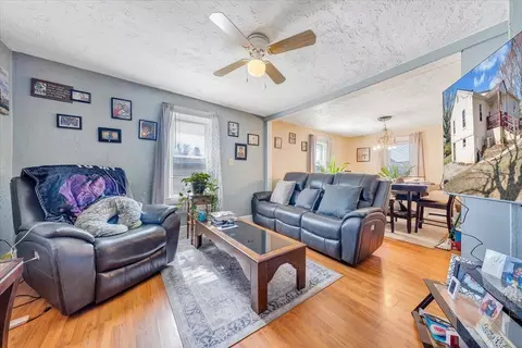 Living - 318 Maddock Ave NE, Roanoke, VA 24012 photo 2 of 3