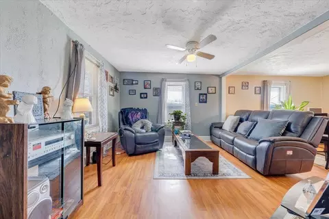 Living - 318 Maddock Ave NE, Roanoke, VA 24012 photo 1 of 3