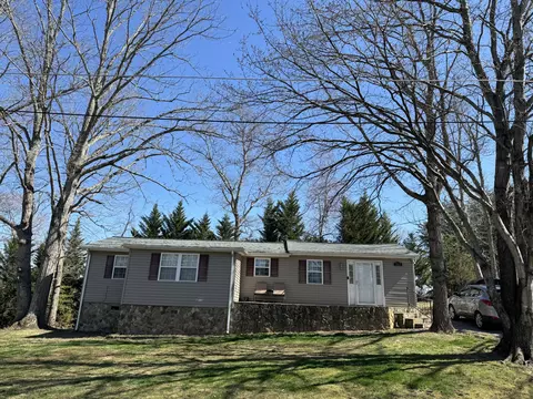 3313 Huffman Ln, Roanoke, VA 24014