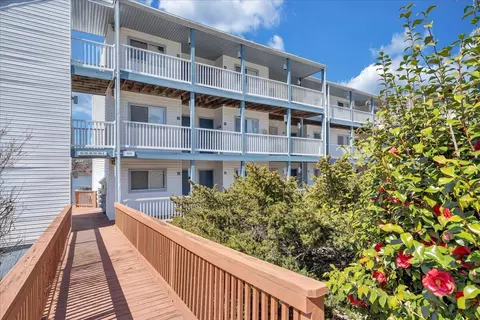 1089 Bluewater Dr #306, Moneta, VA 24121