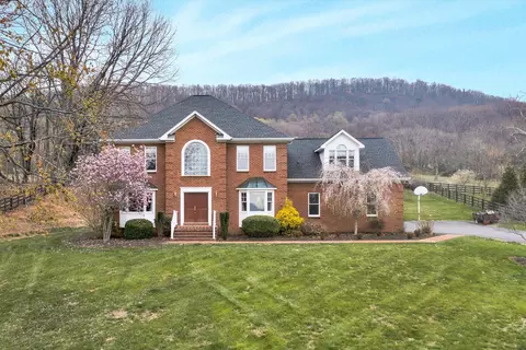 2010 Mountain View Rd, Vinton, VA 24179