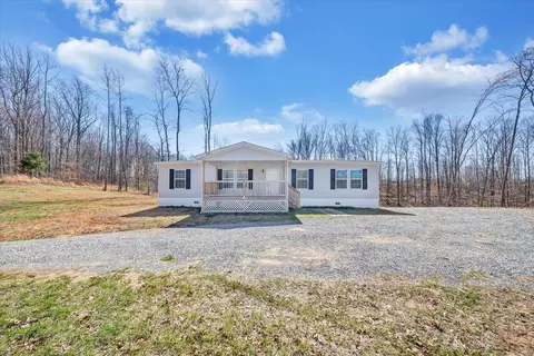 Exterior - 4063 Saunders Rd, Vinton, VA 24179 photo 3 of 4