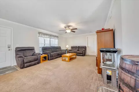 Living - 4063 Saunders Rd, Vinton, VA 24179 photo 3 of 4