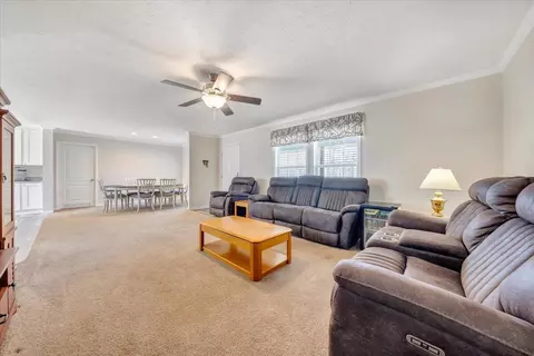 Living - 4063 Saunders Rd, Vinton, VA 24179 photo 4 of 4