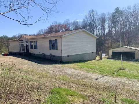 100 September Ln #& 102, Moneta, VA 24121