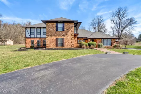 726 Orchard Lake Dr, Daleville, VA 24083