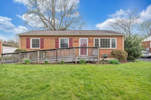 121 Return Rd, Roanoke, VA 24019