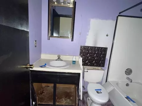Bath - 116 Beech St NW, Roanoke, VA 24017 photo 2 of 4