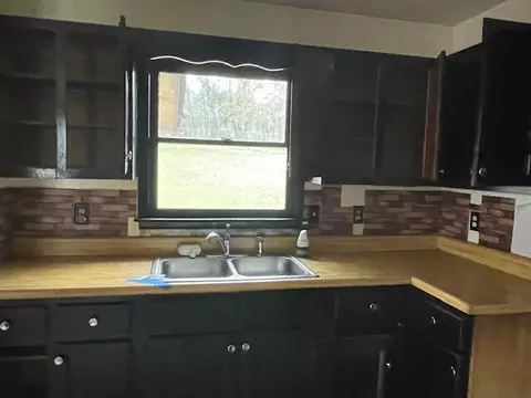 Kitchen - 116 Beech St NW, Roanoke, VA 24017 photo 1 of 2