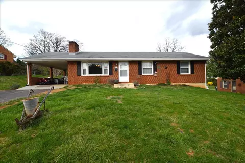 813 Pinecrest Ave, Bedford, VA 24523
