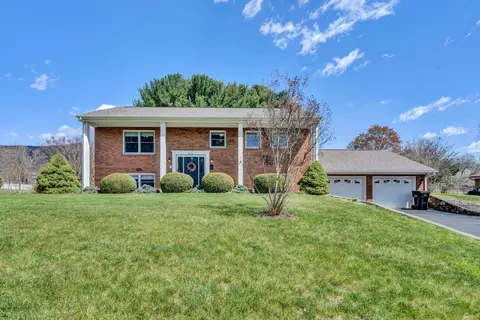 331 Stonebridge Dr, Vinton, VA 24179
