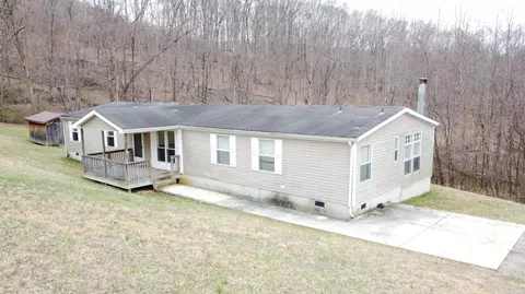 305 Walnut Grove Rd, Narrows, VA 24124
