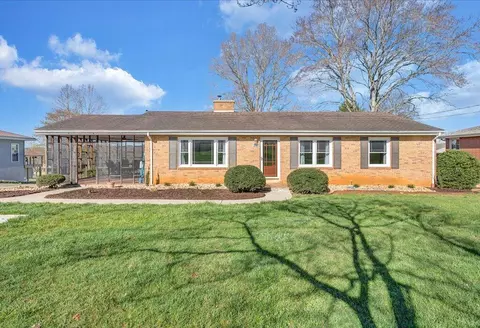 420 Glen Oak Cir, Ridgeway, VA 24148
