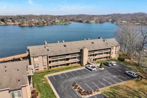 850 Gangplank Rd #302, Moneta, VA 24121